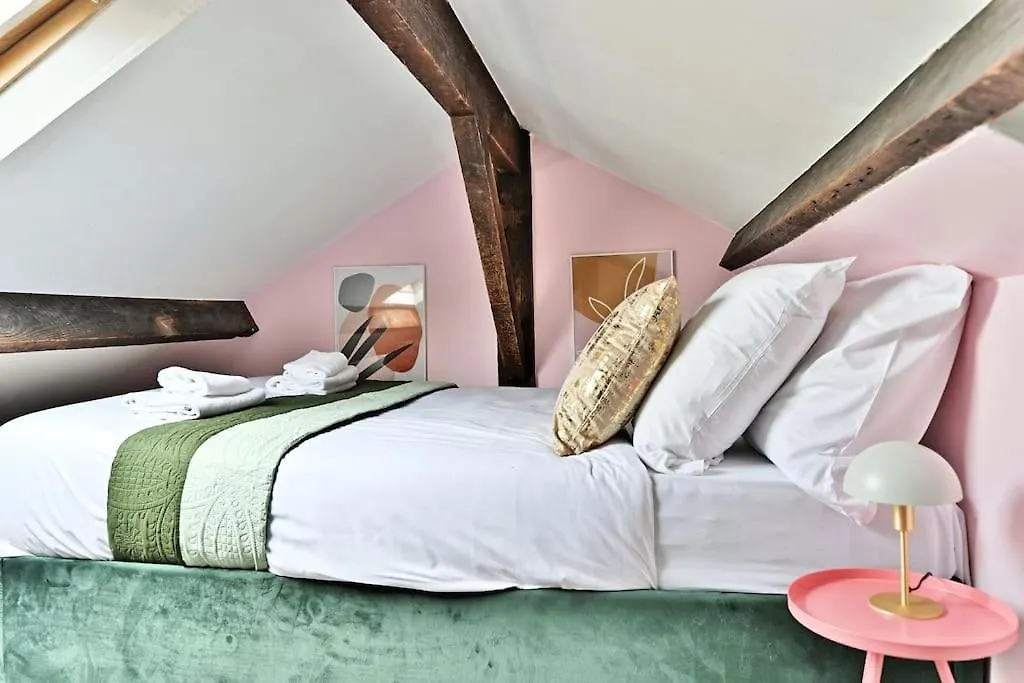 Apartmán Avec Mezzanine Au Centre De *