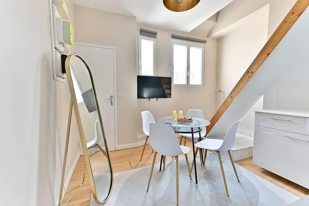 Avec Mezzanine Au Centre De Apartamento