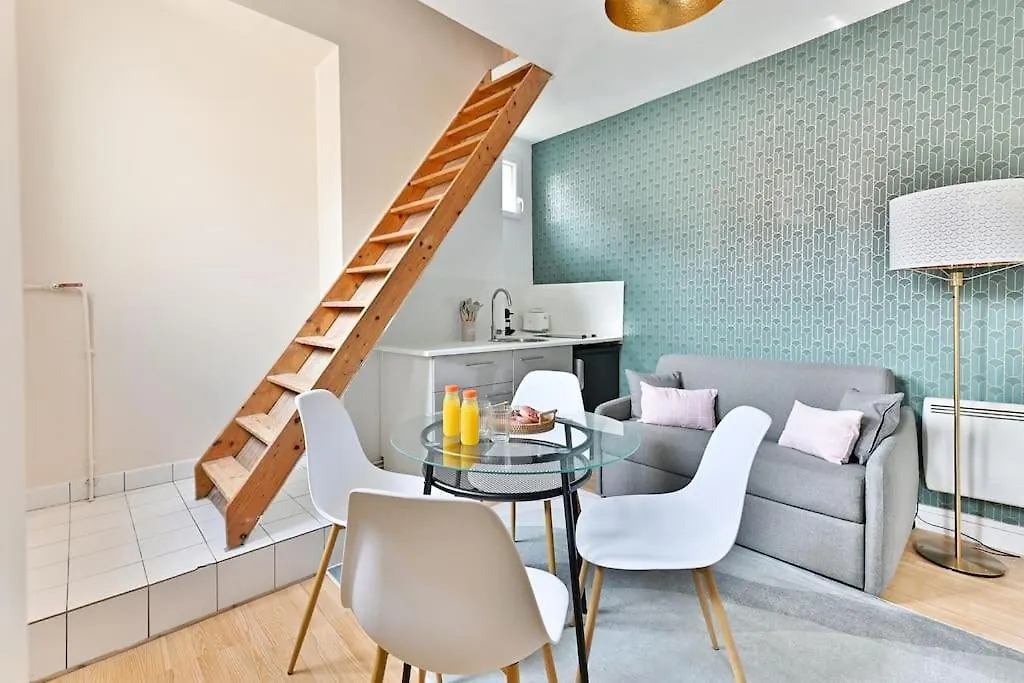 Apartment Avec Mezzanine Au Centre De Paris
