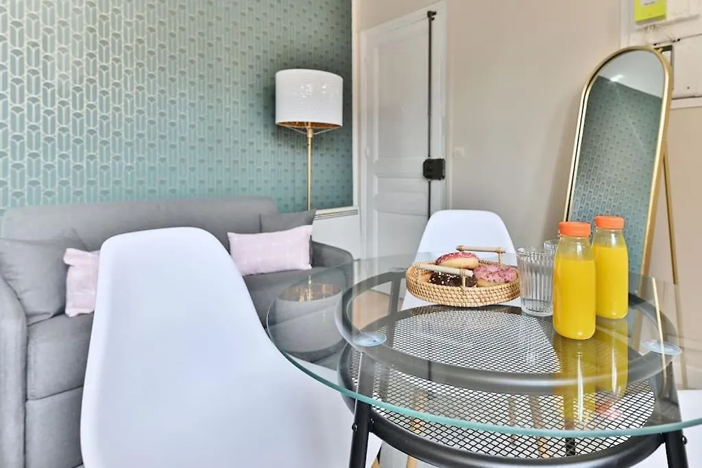 Avec Mezzanine Au Centre De Apartament *